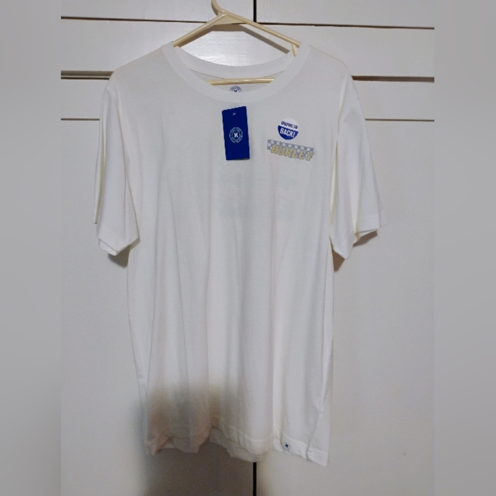 Hurley “Lazy Daze” Graphic Tee – Chill Vibes & Retro Waves 🌞